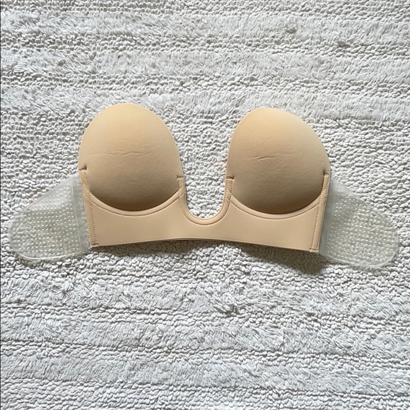 Other - Backless strapless plunge bra - NEW - B Cup